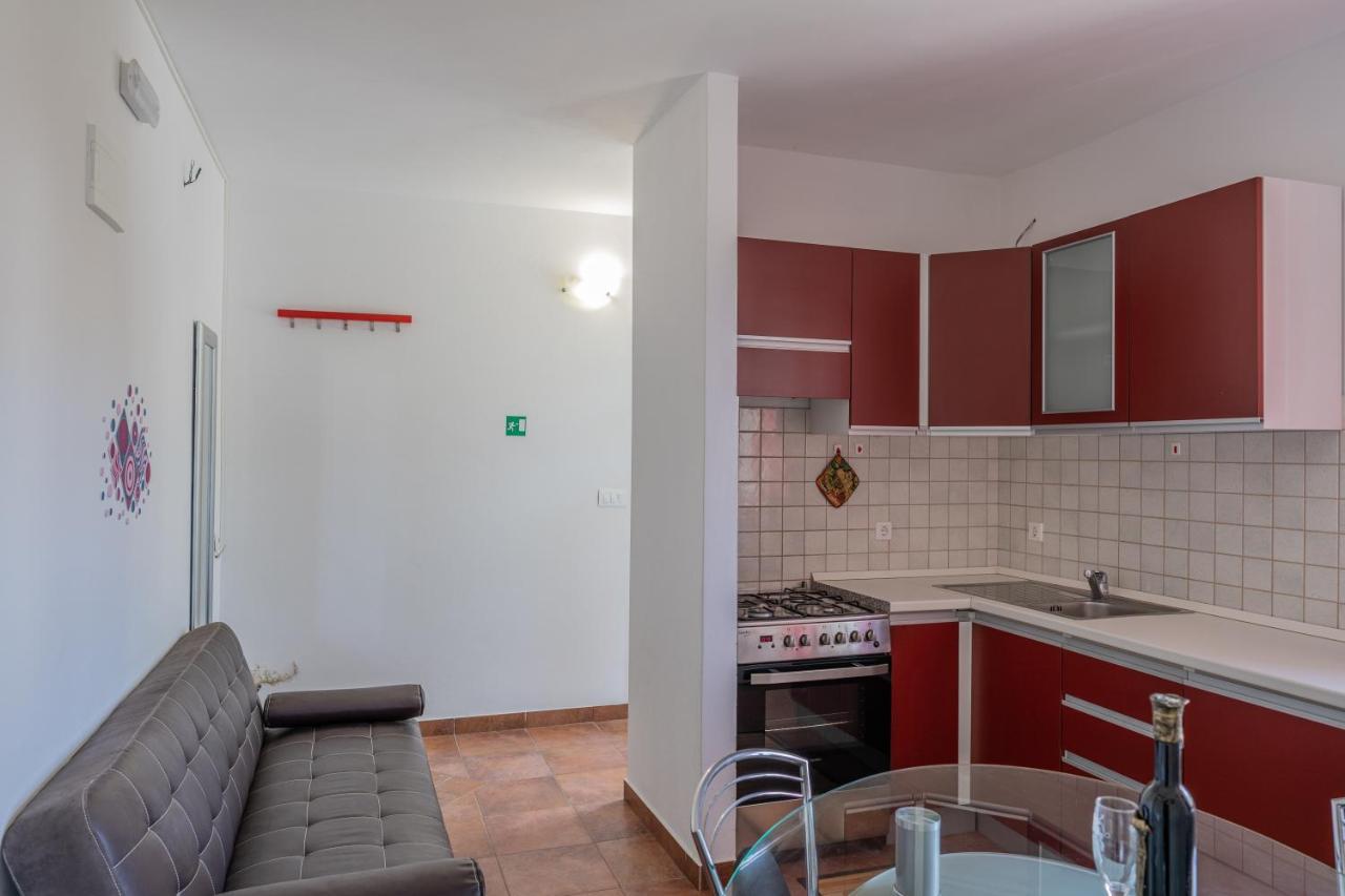 Guesthouse Kamarin Pomena Bagian luar foto