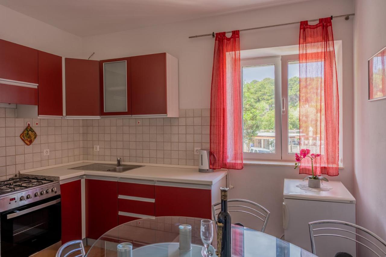 Guesthouse Kamarin Pomena Bagian luar foto