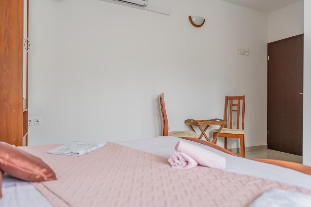 Guesthouse Kamarin Pomena Bagian luar foto