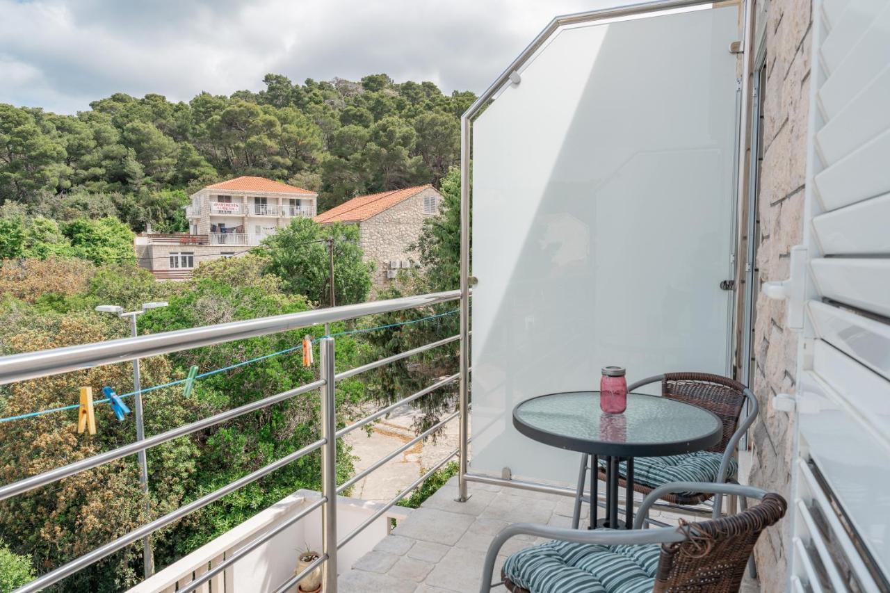 Guesthouse Kamarin Pomena Bagian luar foto