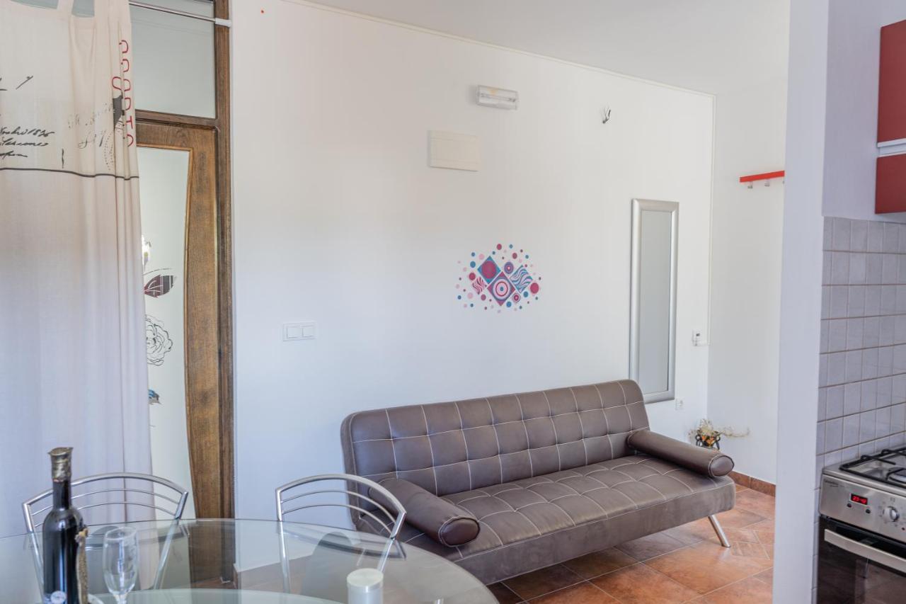 Guesthouse Kamarin Pomena Bagian luar foto