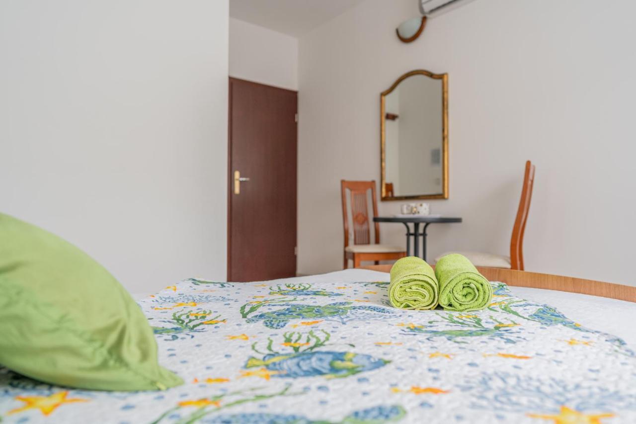 Guesthouse Kamarin Pomena Bagian luar foto