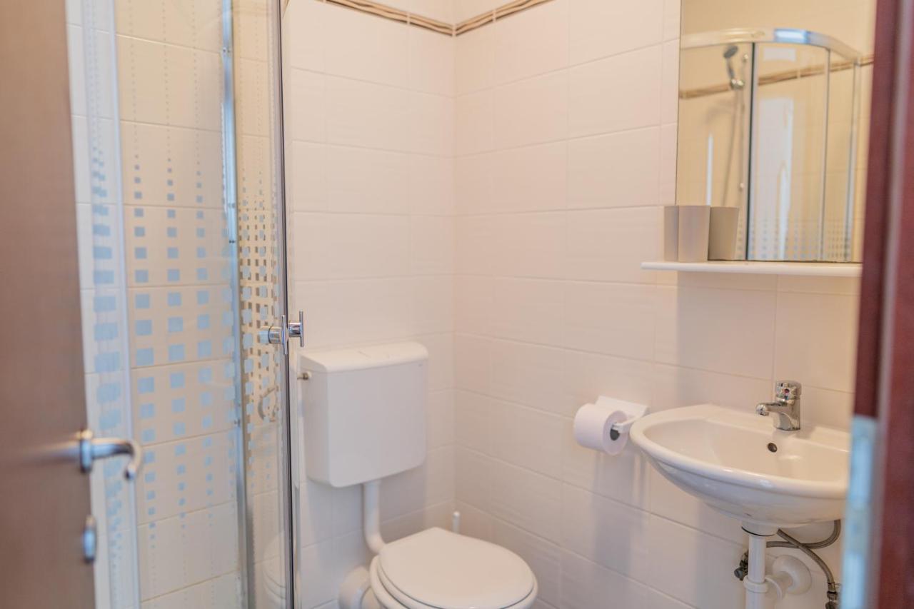 Guesthouse Kamarin Pomena Bagian luar foto