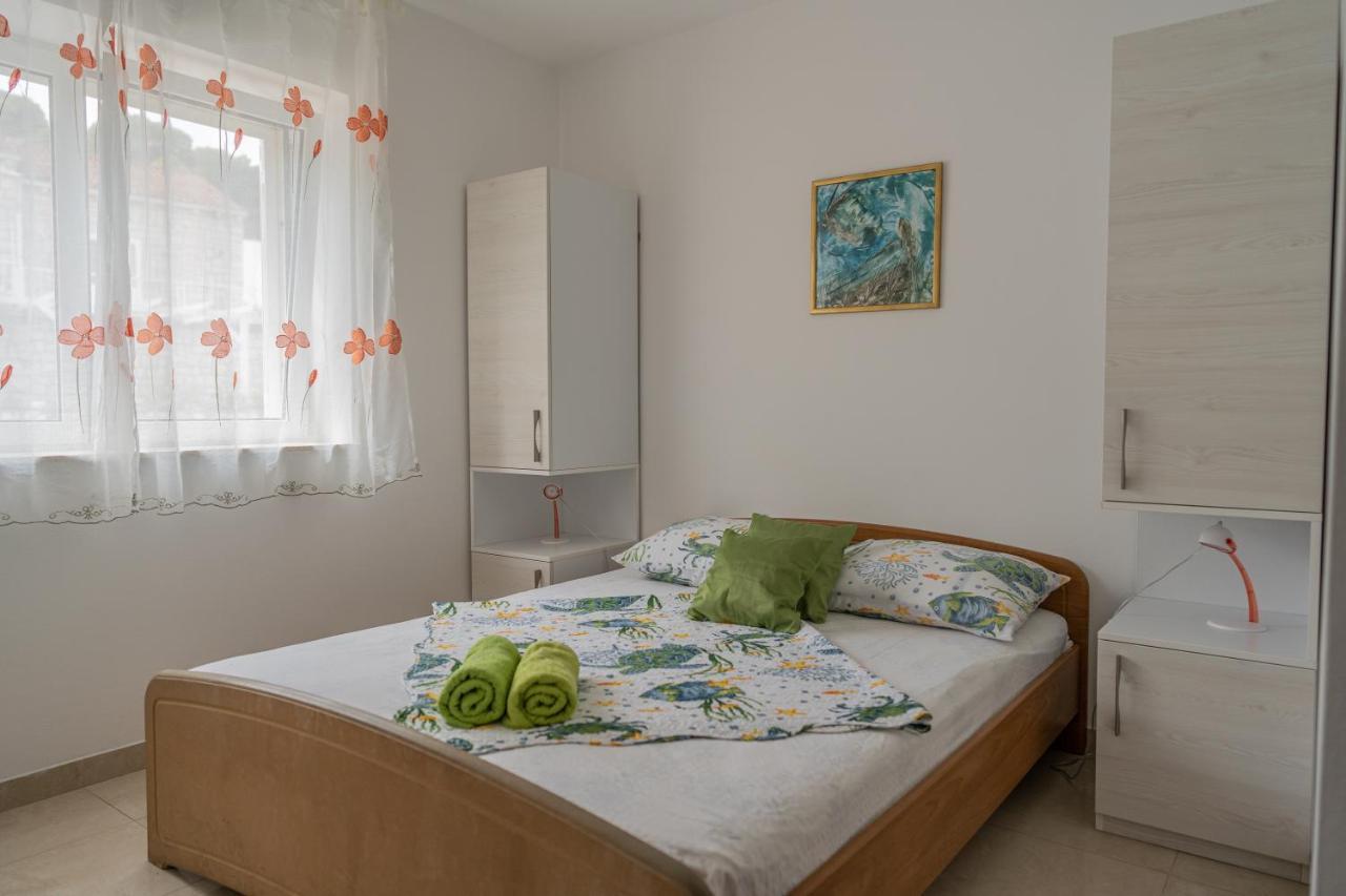 Guesthouse Kamarin Pomena Bagian luar foto